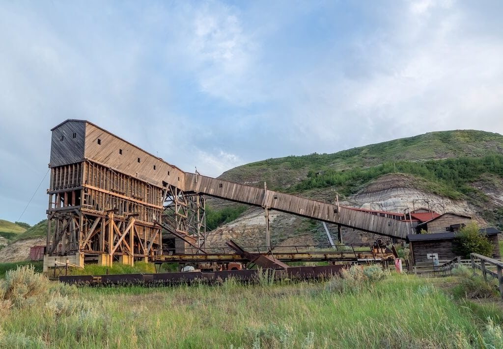 La structure de bois de la mine de charbon Atlas, à East Coulee près de Drumheller