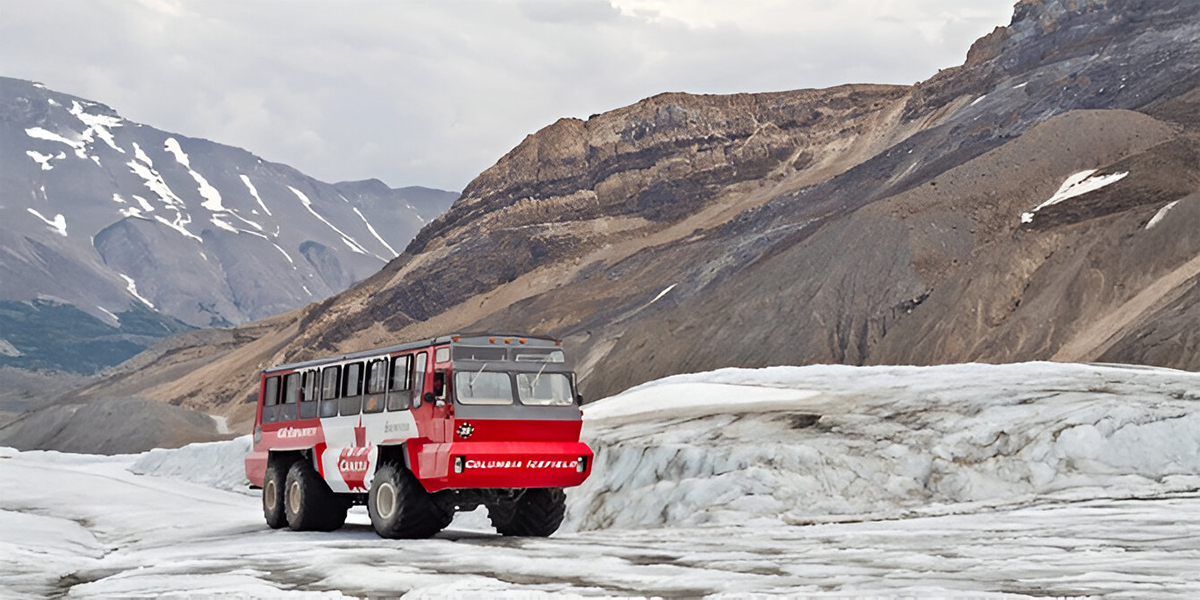 Le véhicule d’exploration sur le glacier Athabasca